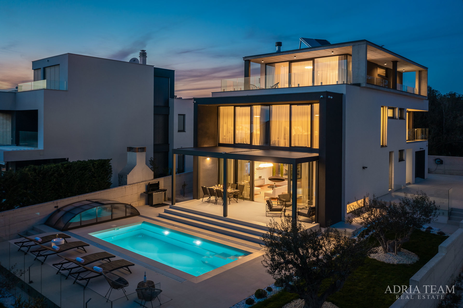 Luxusvilla mit Pool, 50 m vom Meer entfernt, Petrčane - Zadar
