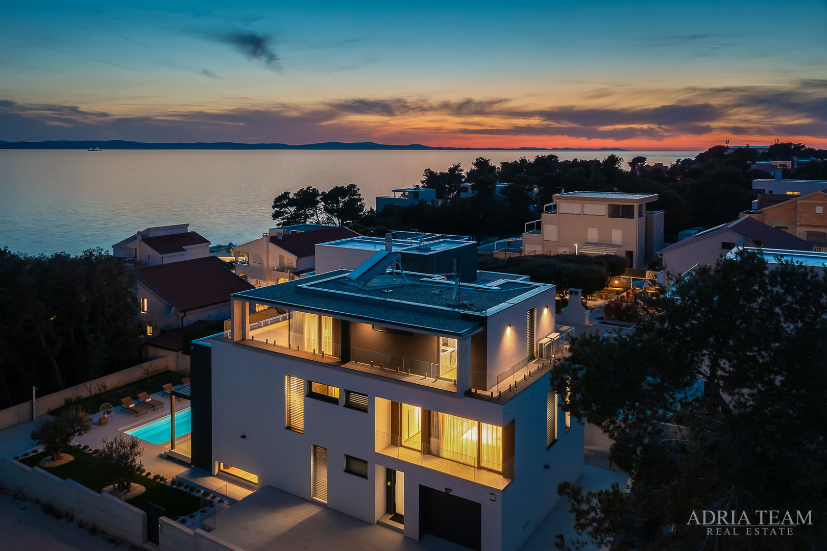 Luxusvilla mit Pool, 50 m vom Meer entfernt, Petrčane - Zadar