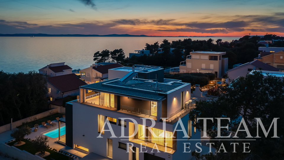 LUXUSNÁ VILA NA PREDAJ, 50 M OD MORA, PETRČANE - ZADAR