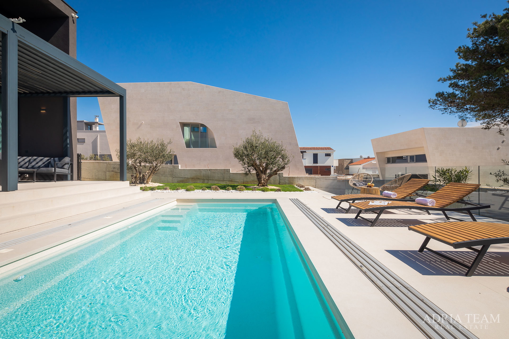 Luxusvilla mit Pool, 50 m vom Meer entfernt, Petrčane - Zadar