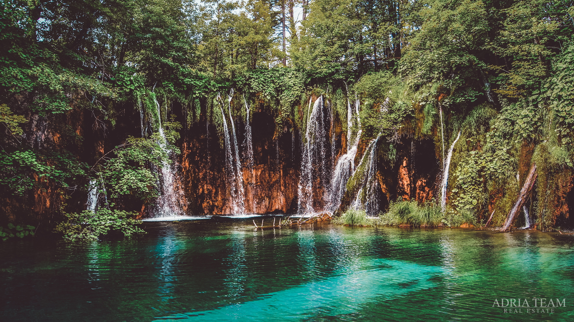 BUILDING LAND - PLITVICE LAKES