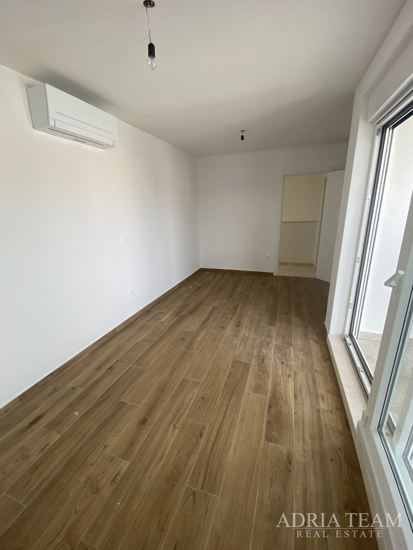 TOWNHOUSES WITH GARDENS, 200 M FROM THE BEACH!!! PRIME LOCATION!! PAG - NOVALJA