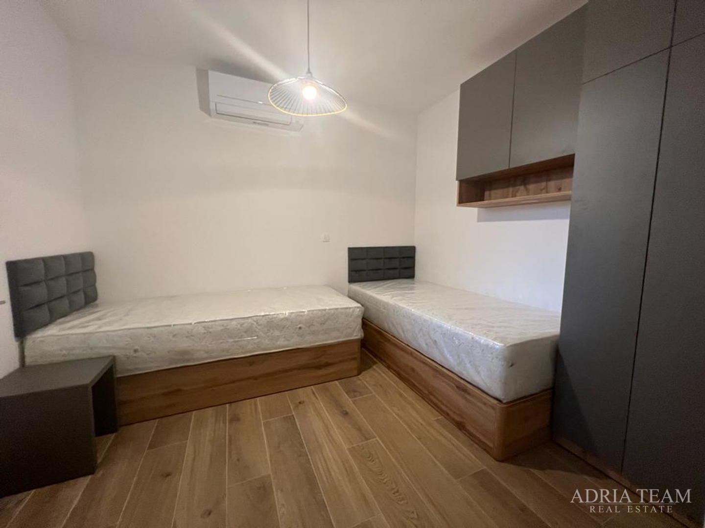 TOWNHOUSES WITH GARDENS, 200 M FROM THE BEACH!!! PRIME LOCATION!! PAG - NOVALJA