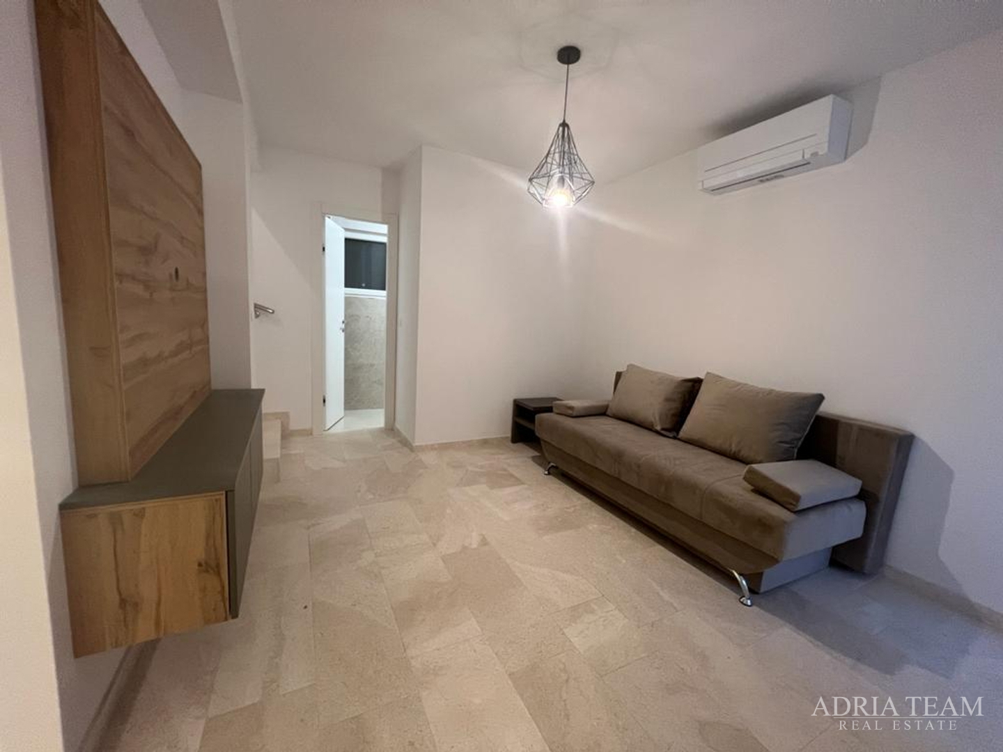 TOWNHOUSES WITH GARDENS, 200 M FROM THE BEACH!!! PRIME LOCATION!! PAG - NOVALJA