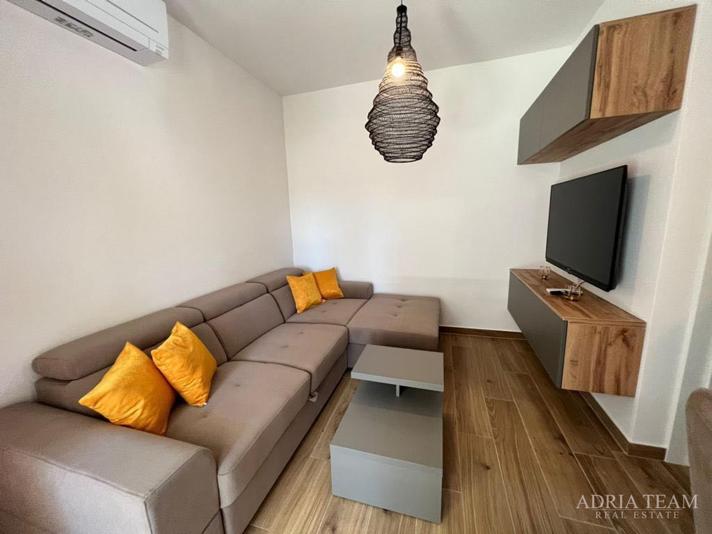 TOWNHOUSES WITH GARDENS, 200 M FROM THE BEACH!!! PRIME LOCATION!! PAG - NOVALJA