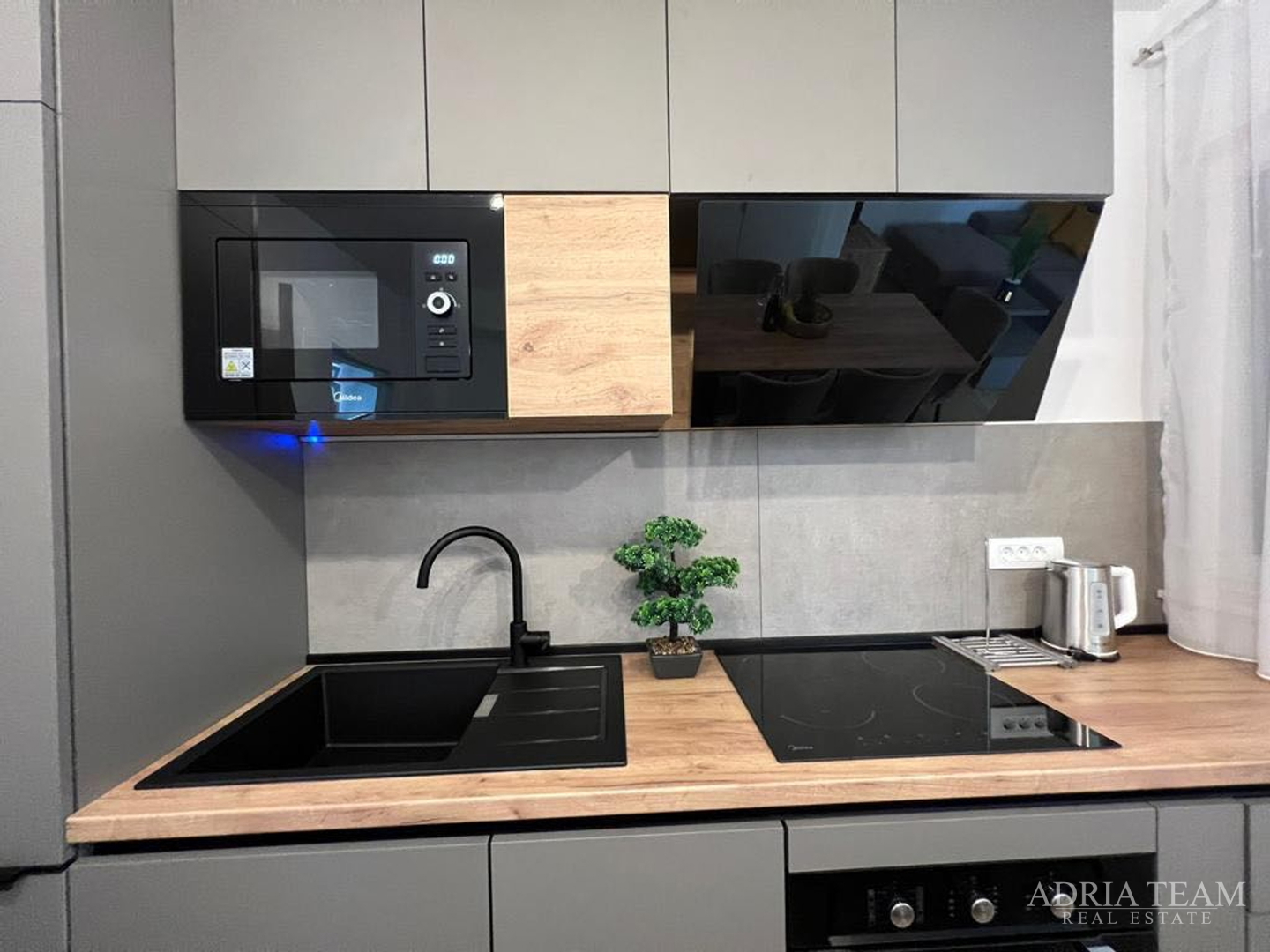 TOWNHOUSES WITH GARDENS, 200 M FROM THE BEACH!!! PRIME LOCATION!! PAG - NOVALJA