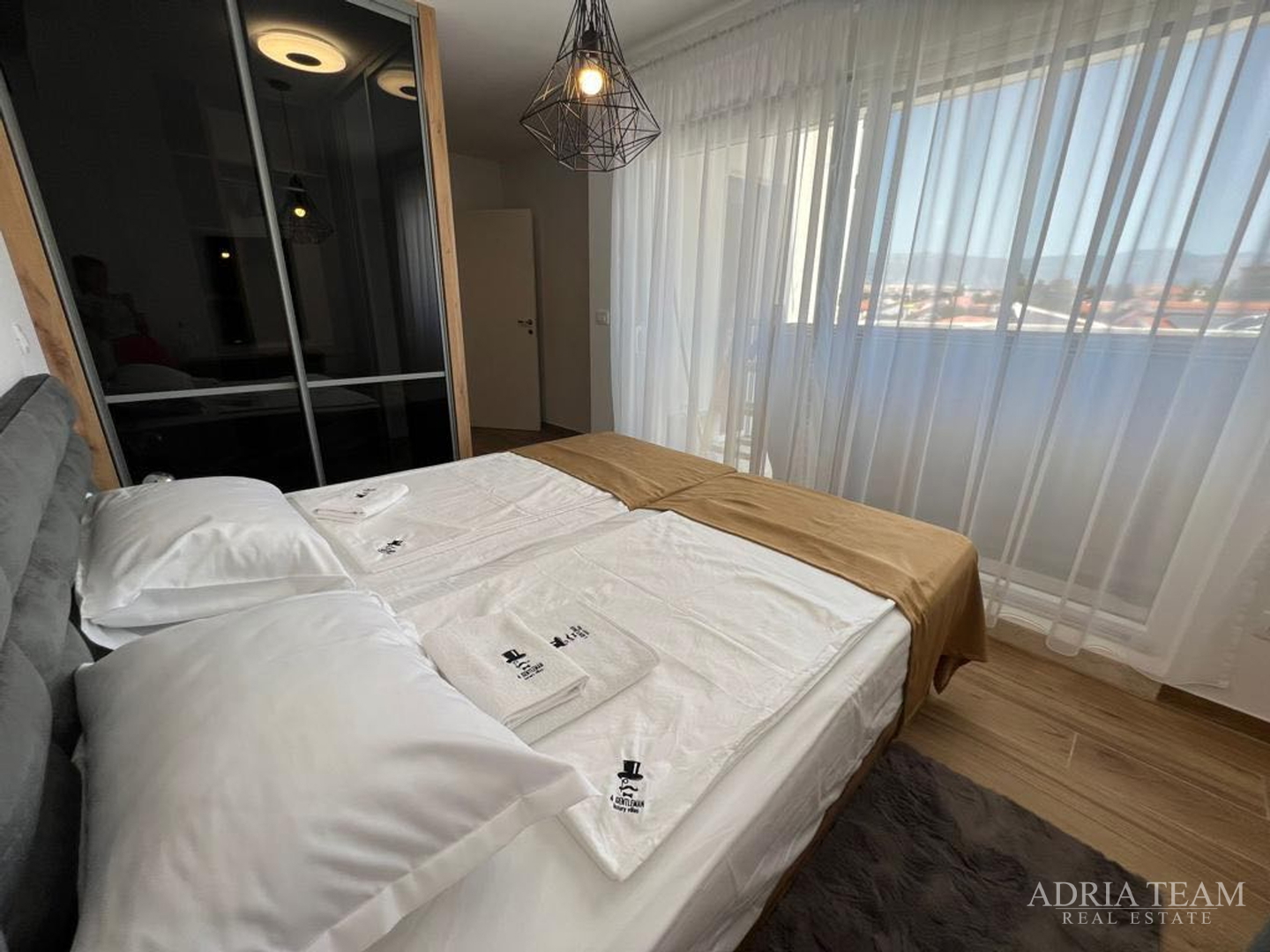 TOWNHOUSES WITH GARDENS, 200 M FROM THE BEACH!!! PRIME LOCATION!! PAG - NOVALJA