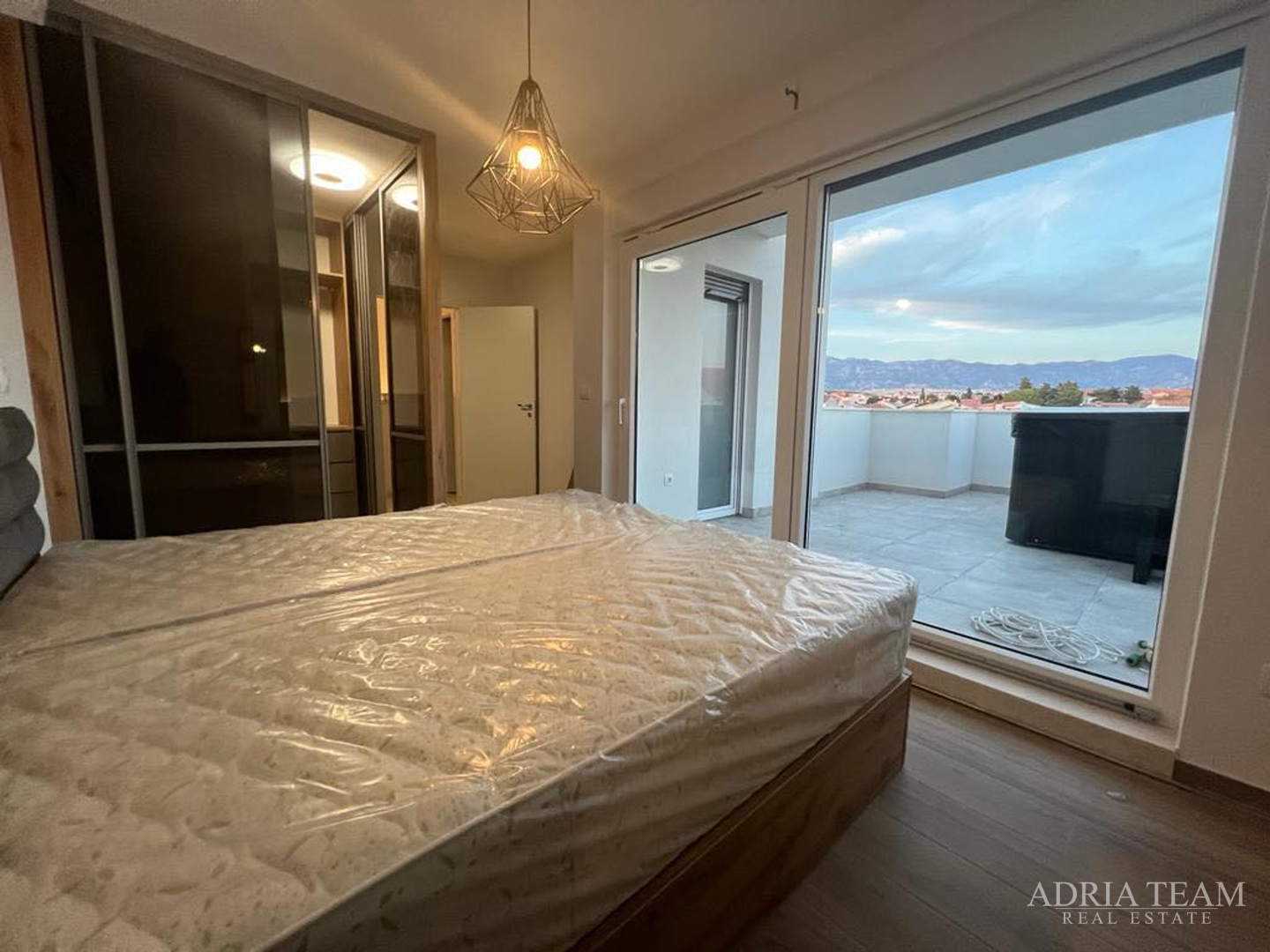 TOWNHOUSES WITH GARDENS, 200 M FROM THE BEACH!!! PRIME LOCATION!! PAG - NOVALJA