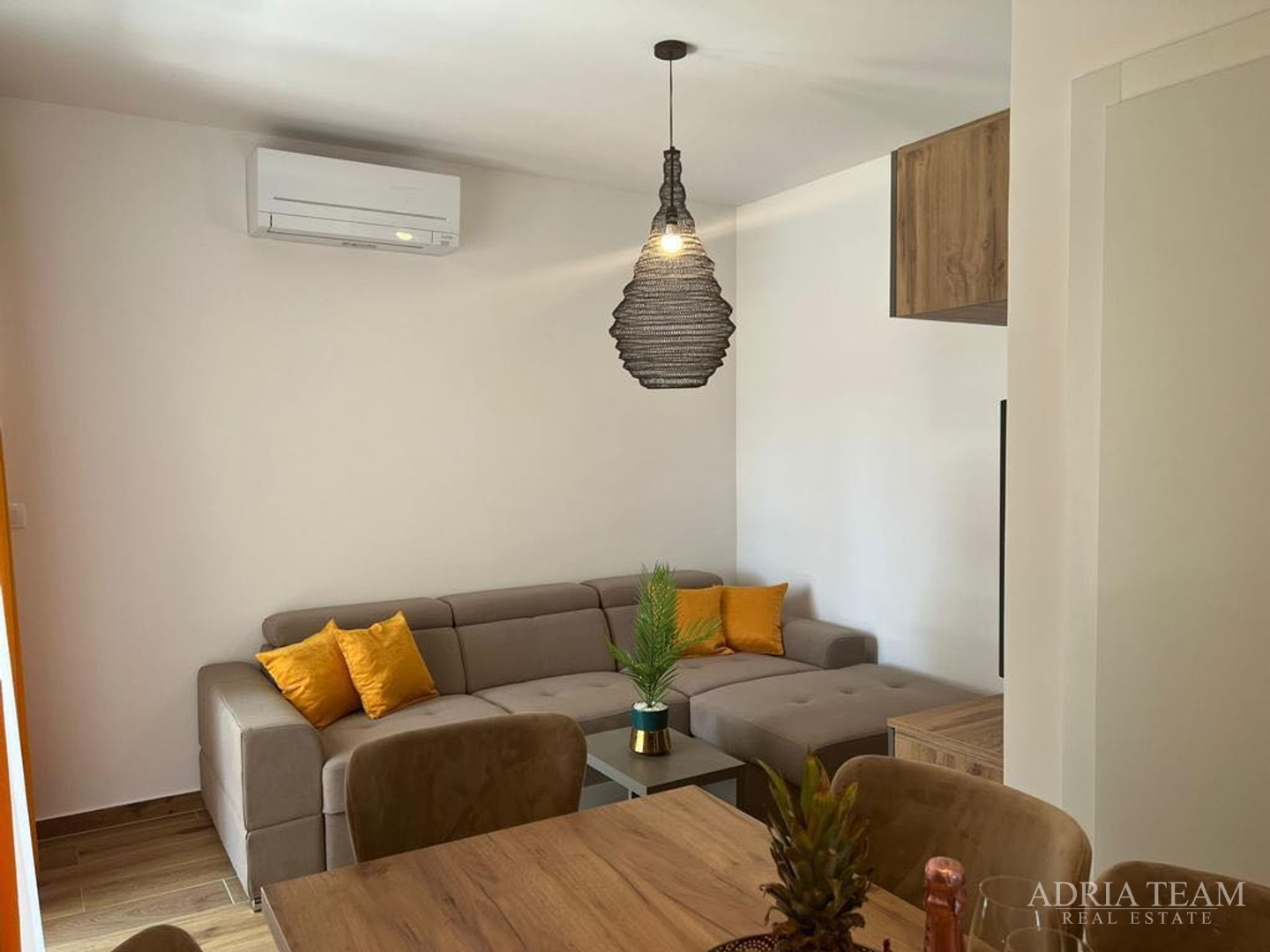 TOWNHOUSES WITH GARDENS, 200 M FROM THE BEACH!!! PRIME LOCATION!! PAG - NOVALJA