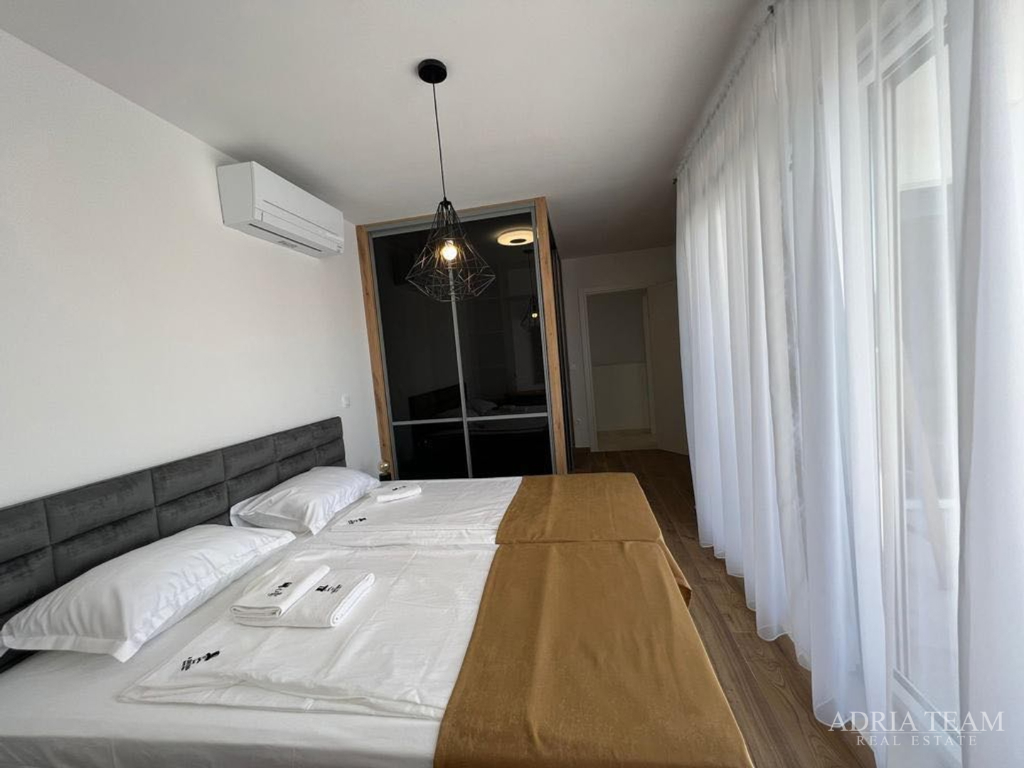 TOWNHOUSES WITH GARDENS, 200 M FROM THE BEACH!!! PRIME LOCATION!! PAG - NOVALJA