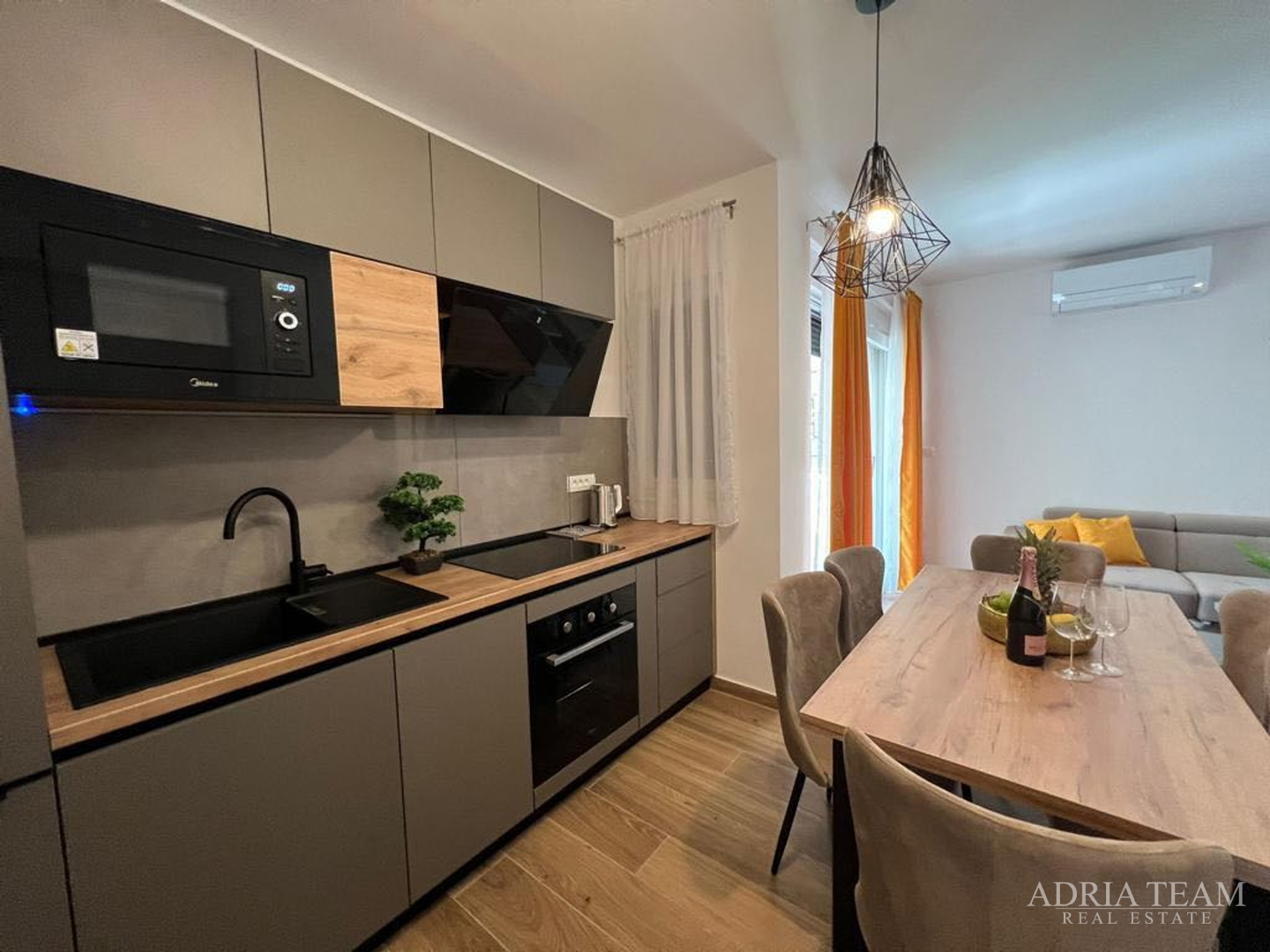 TOWNHOUSES WITH GARDENS, 200 M FROM THE BEACH!!! PRIME LOCATION!! PAG - NOVALJA