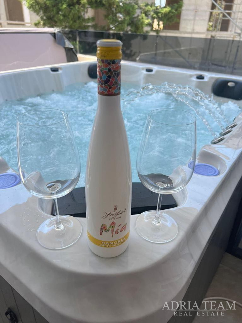 TOWNHOUSES WITH GARDENS, 200 M FROM THE BEACH!!! PRIME LOCATION!! PAG - NOVALJA