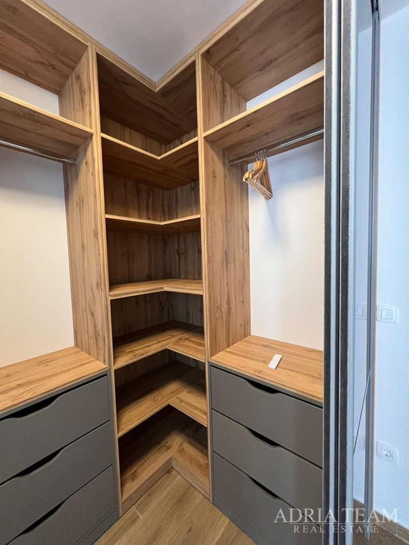 TOWNHOUSES WITH GARDENS, 200 M FROM THE BEACH!!! PRIME LOCATION!! PAG - NOVALJA