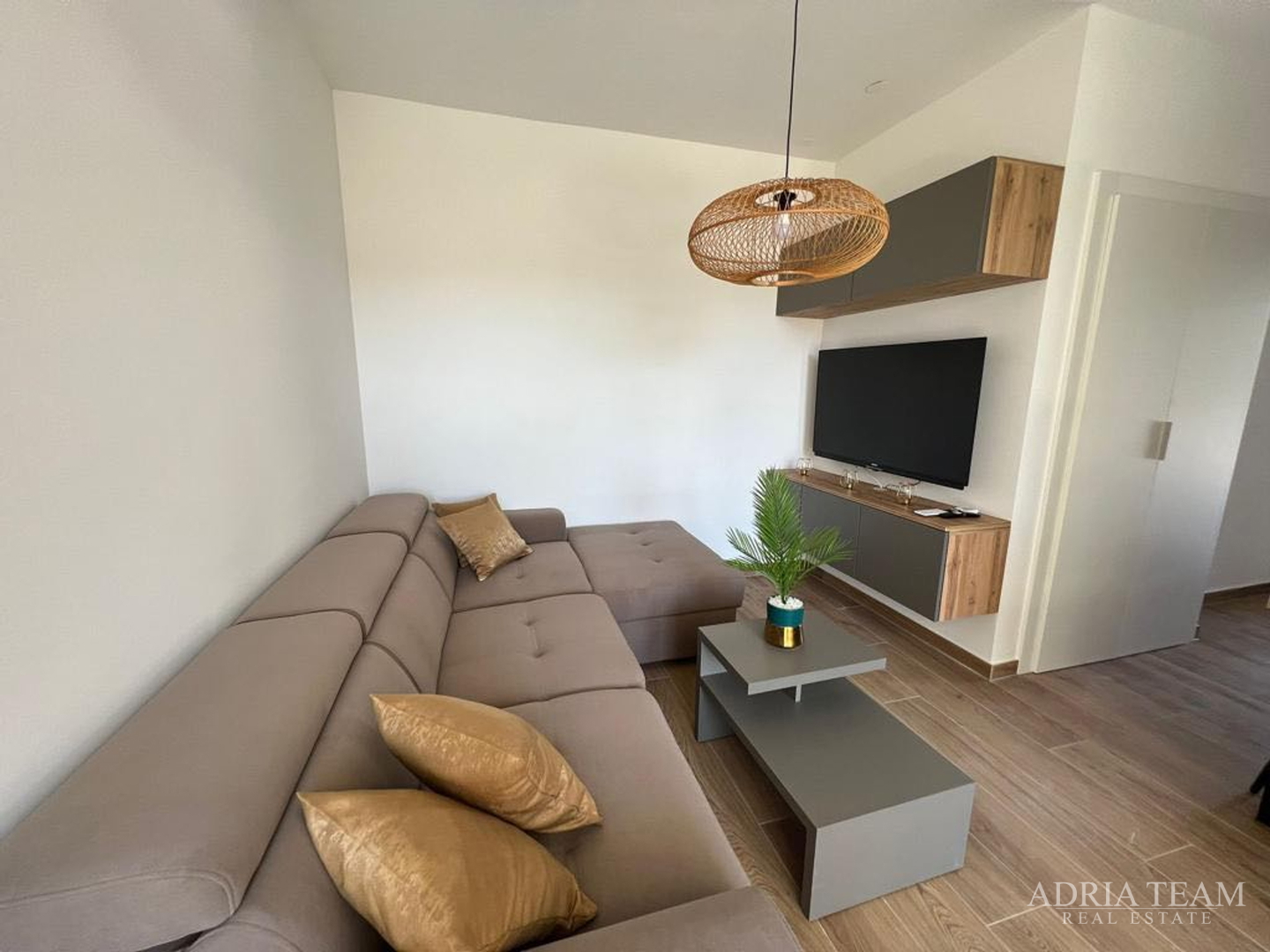 TOWNHOUSES WITH GARDENS, 200 M FROM THE BEACH!!! PRIME LOCATION!! PAG - NOVALJA