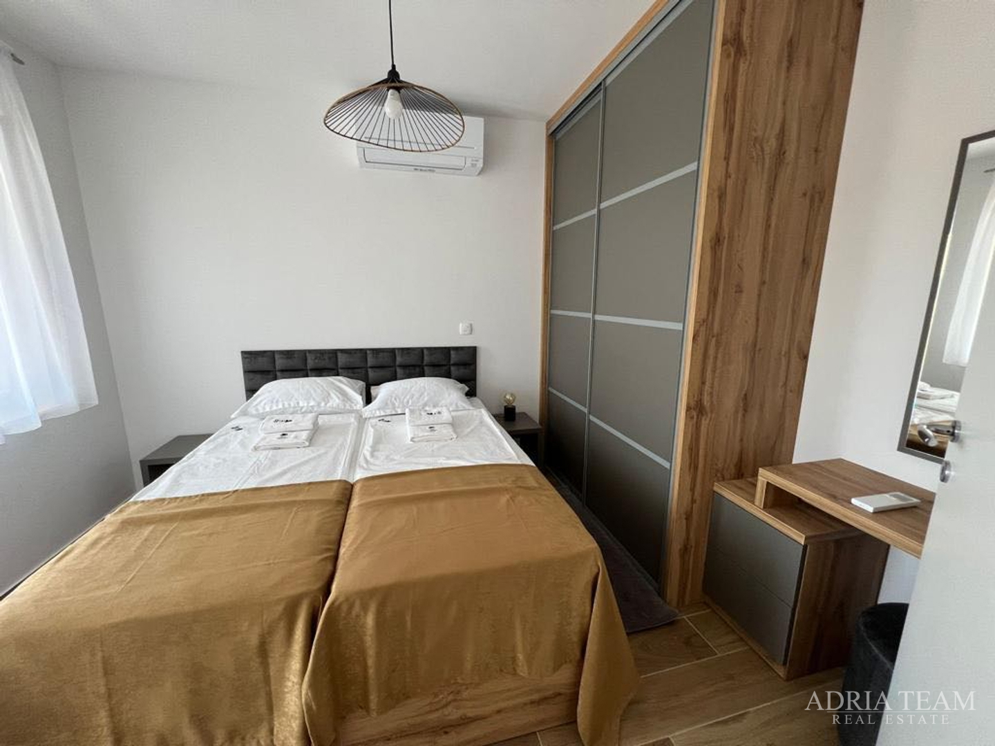 TOWNHOUSES WITH GARDENS, 200 M FROM THE BEACH!!! PRIME LOCATION!! PAG - NOVALJA