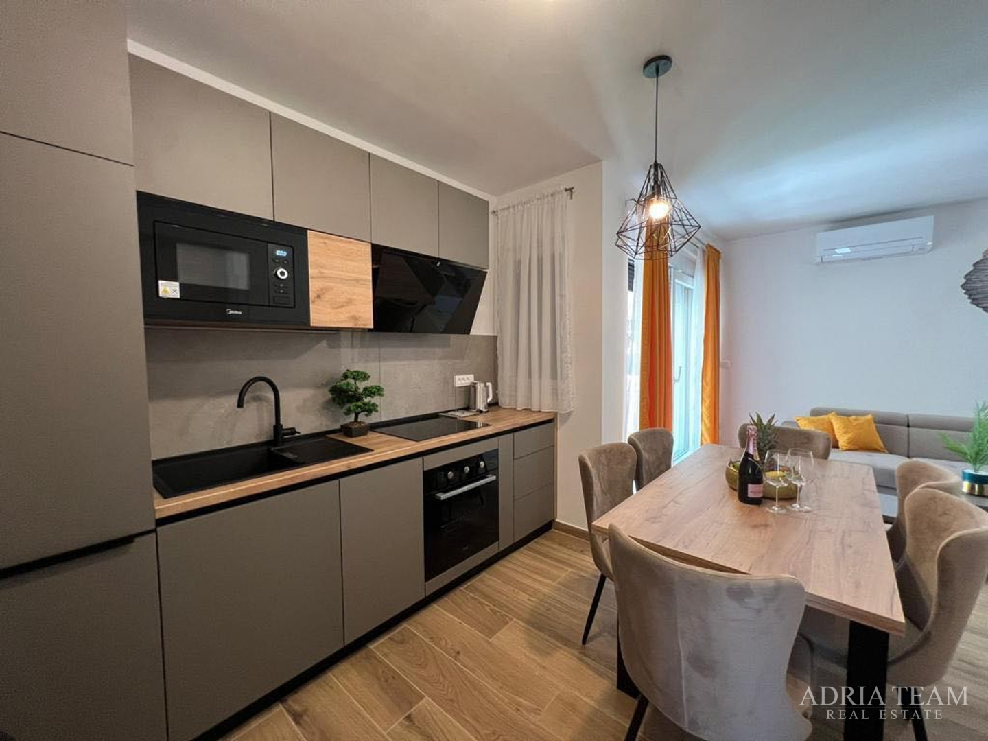 TOWNHOUSES WITH GARDENS, 200 M FROM THE BEACH!!! PRIME LOCATION!! PAG - NOVALJA