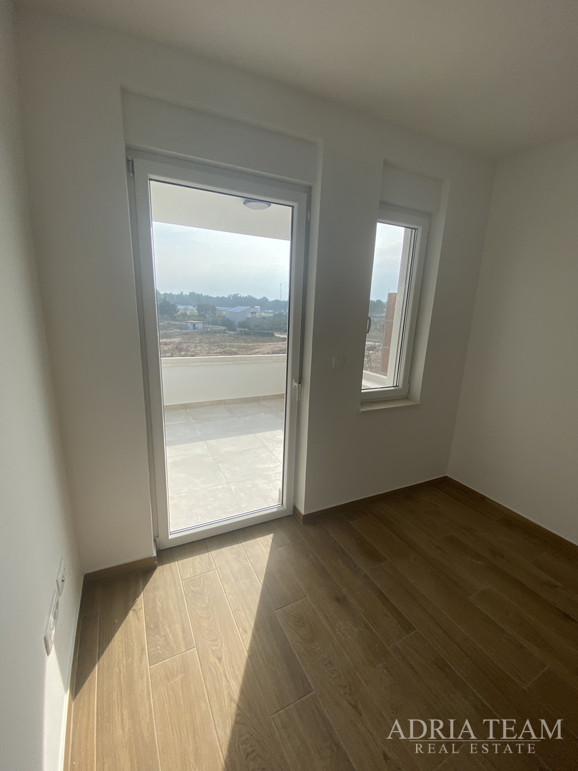 TOWNHOUSES WITH GARDENS, 200 M FROM THE BEACH!!! PRIME LOCATION!! PAG - NOVALJA