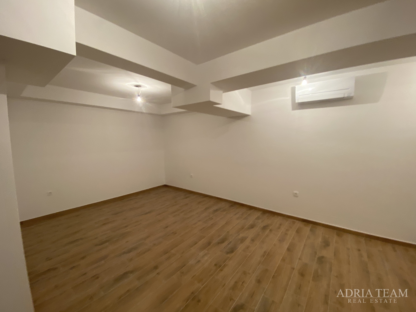 TOWNHOUSES WITH GARDENS, 200 M FROM THE BEACH!!! PRIME LOCATION!! PAG - NOVALJA