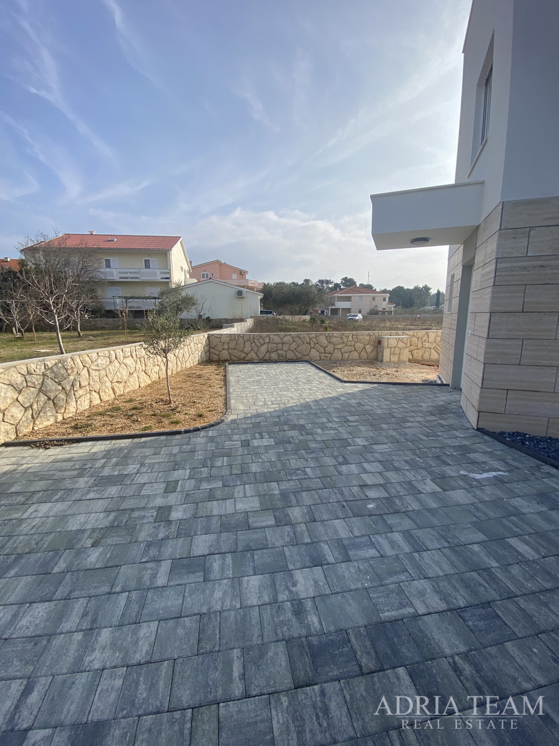 TOWNHOUSES WITH GARDENS, 200 M FROM THE BEACH!!! PRIME LOCATION!! PAG - NOVALJA