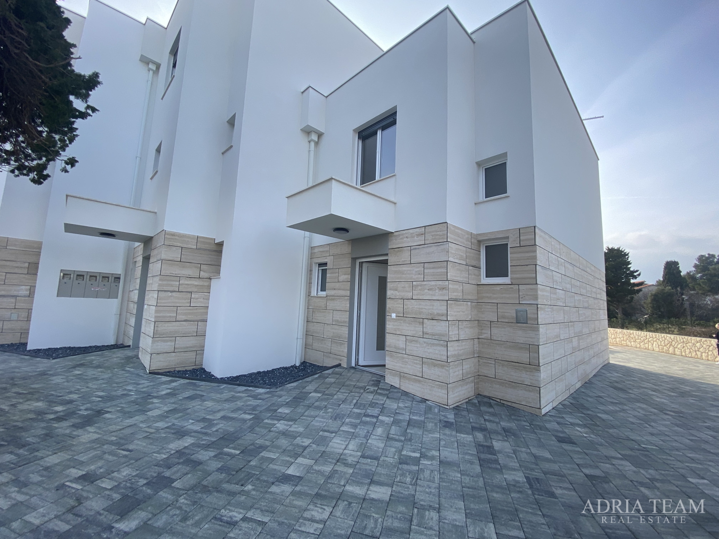 TOWNHOUSES WITH GARDENS, 200 M FROM THE BEACH!!! PRIME LOCATION!! PAG - NOVALJA