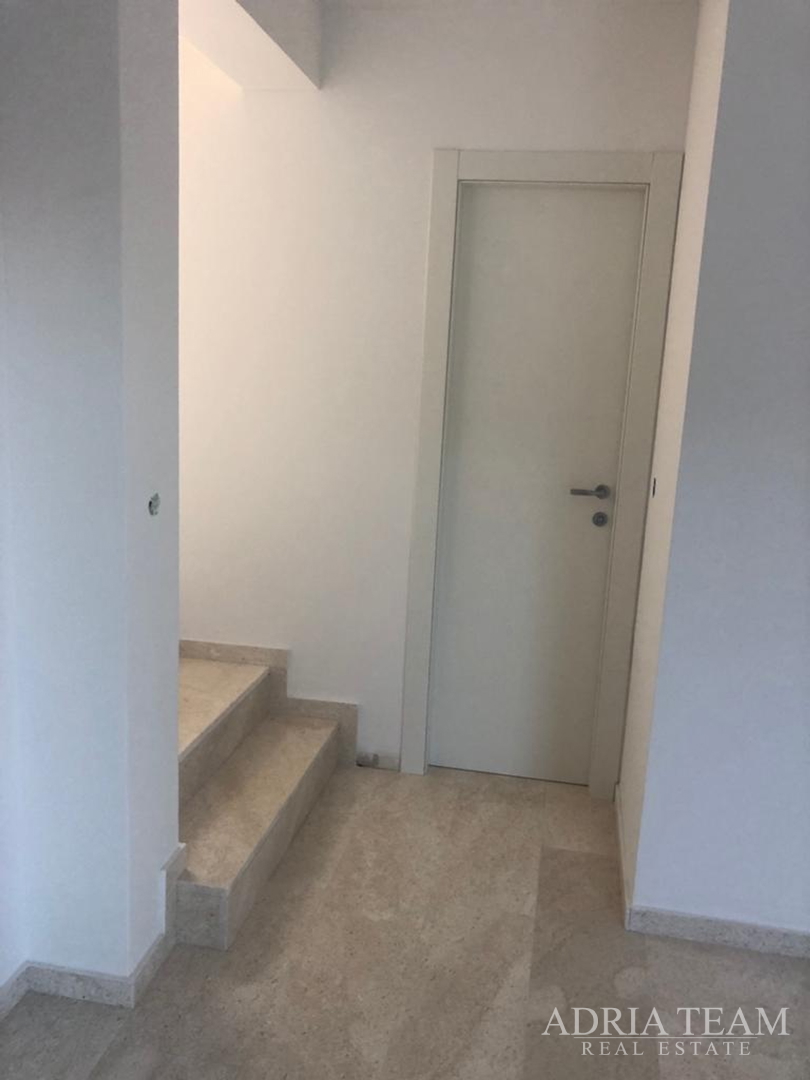 TOWNHOUSES WITH GARDENS, 200 M FROM THE BEACH!!! PRIME LOCATION!! PAG - NOVALJA