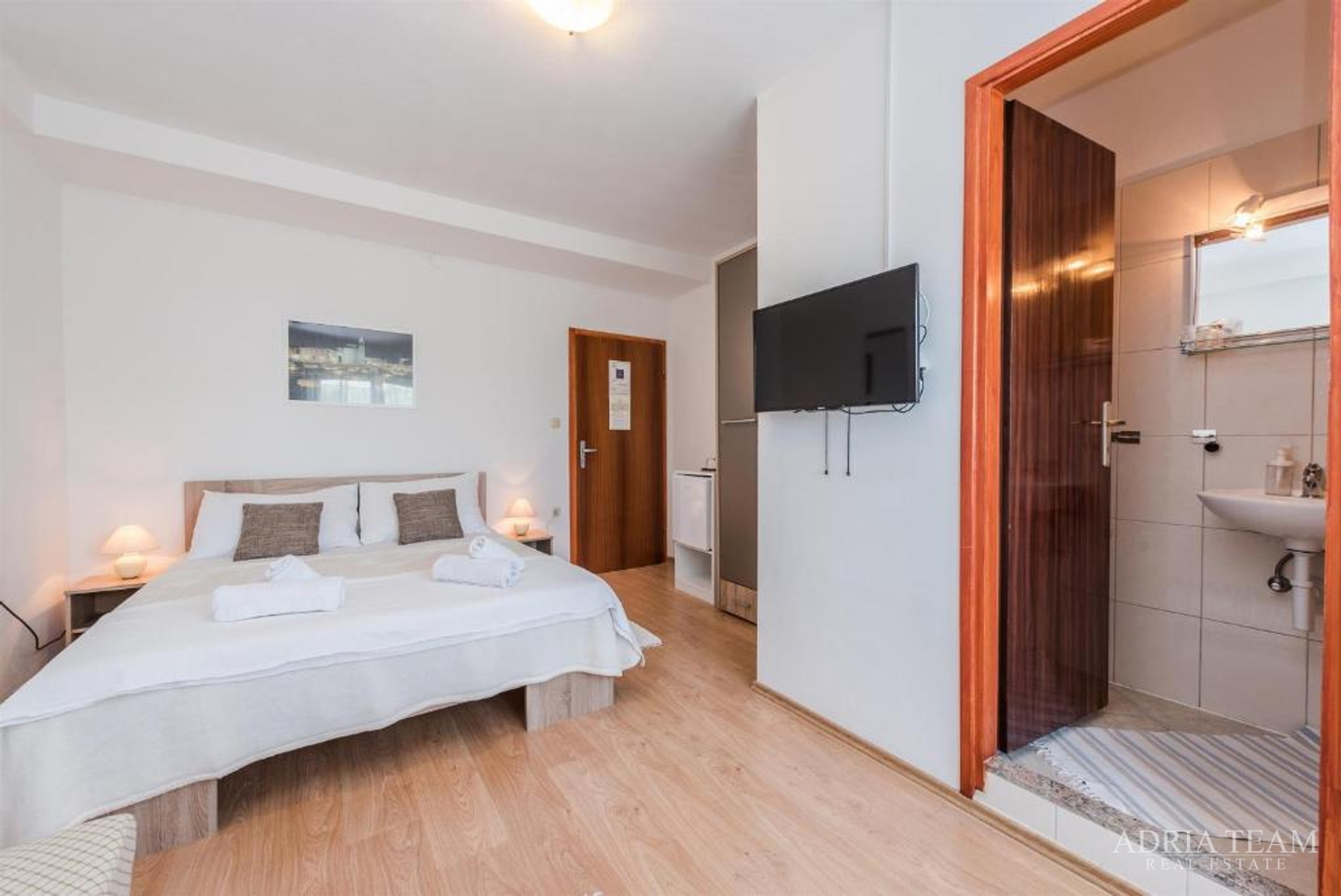 HOTEL - SUKOŠAN, ERSTE REIHE AM MEER