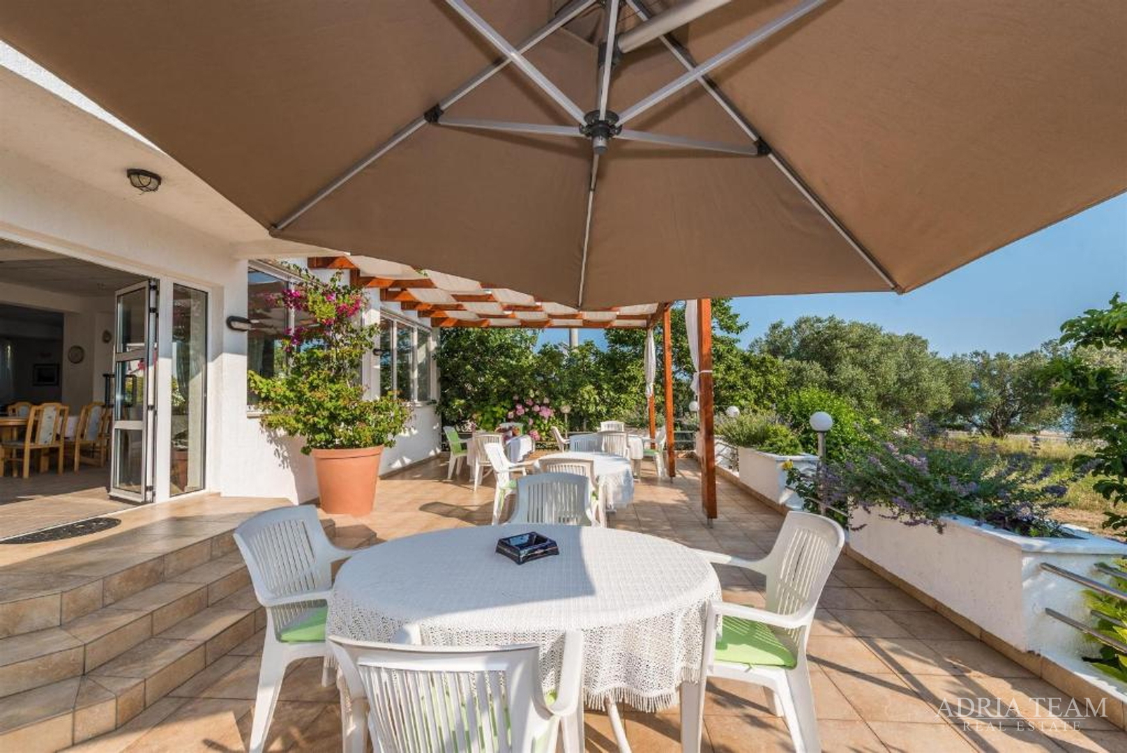 HOTEL - SUKOŠAN, ERSTE REIHE AM MEER