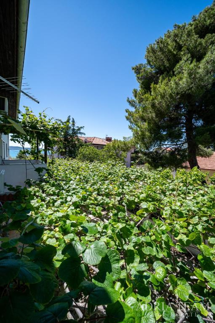 HOTEL - SUKOŠAN, ERSTE REIHE AM MEER