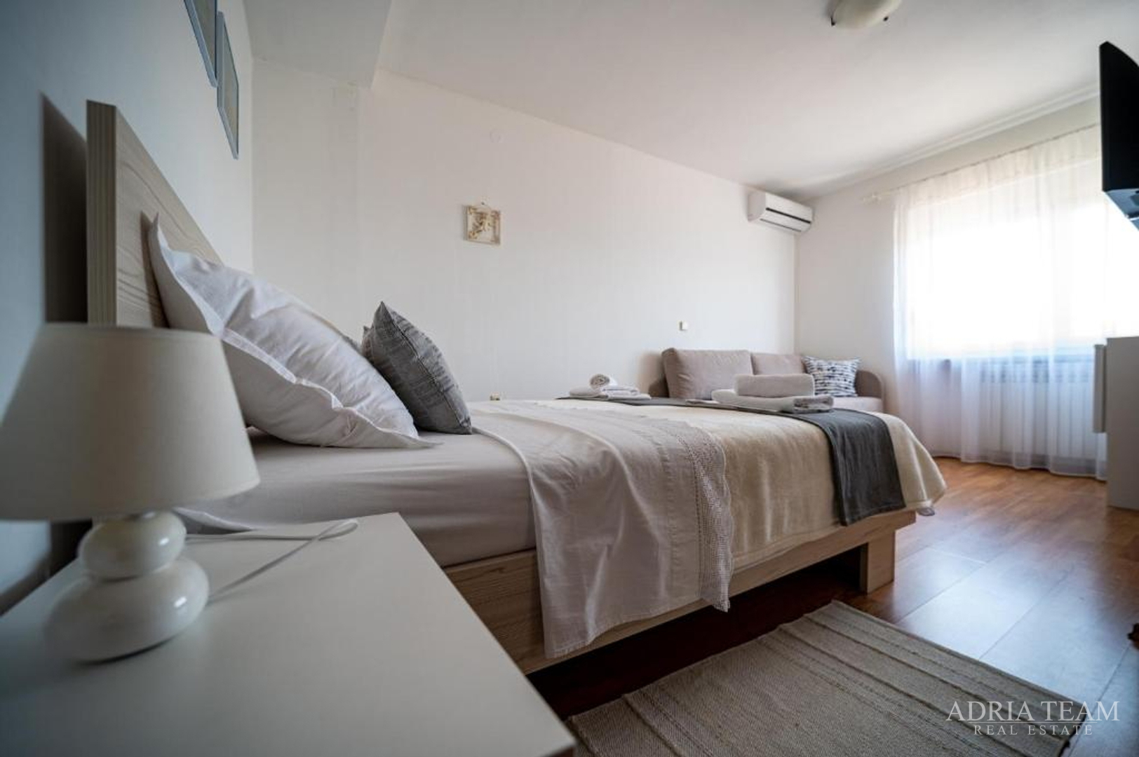 HOTEL - SUKOŠAN, ERSTE REIHE AM MEER