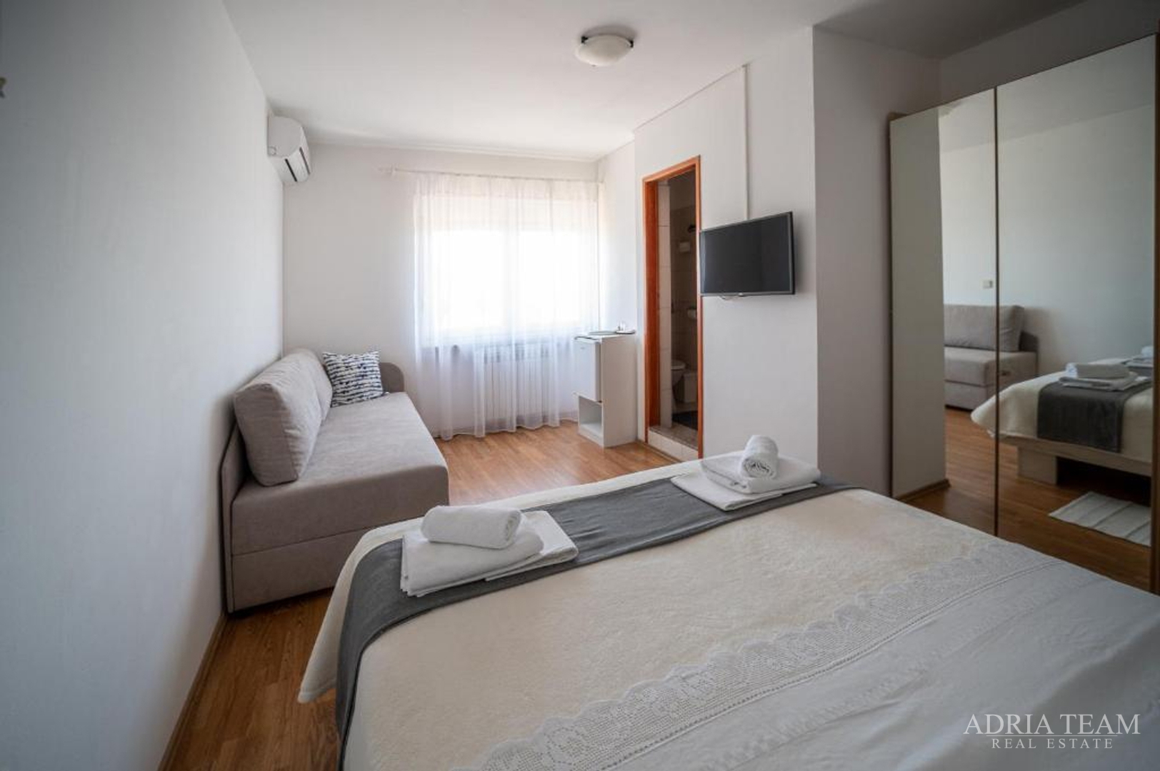 HOTEL - SUKOŠAN, ERSTE REIHE AM MEER