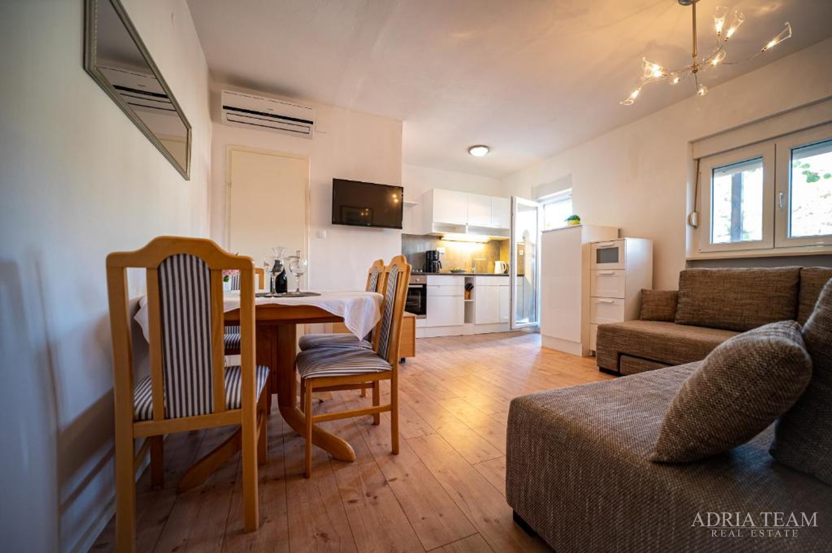 HOTEL - SUKOŠAN, ERSTE REIHE AM MEER