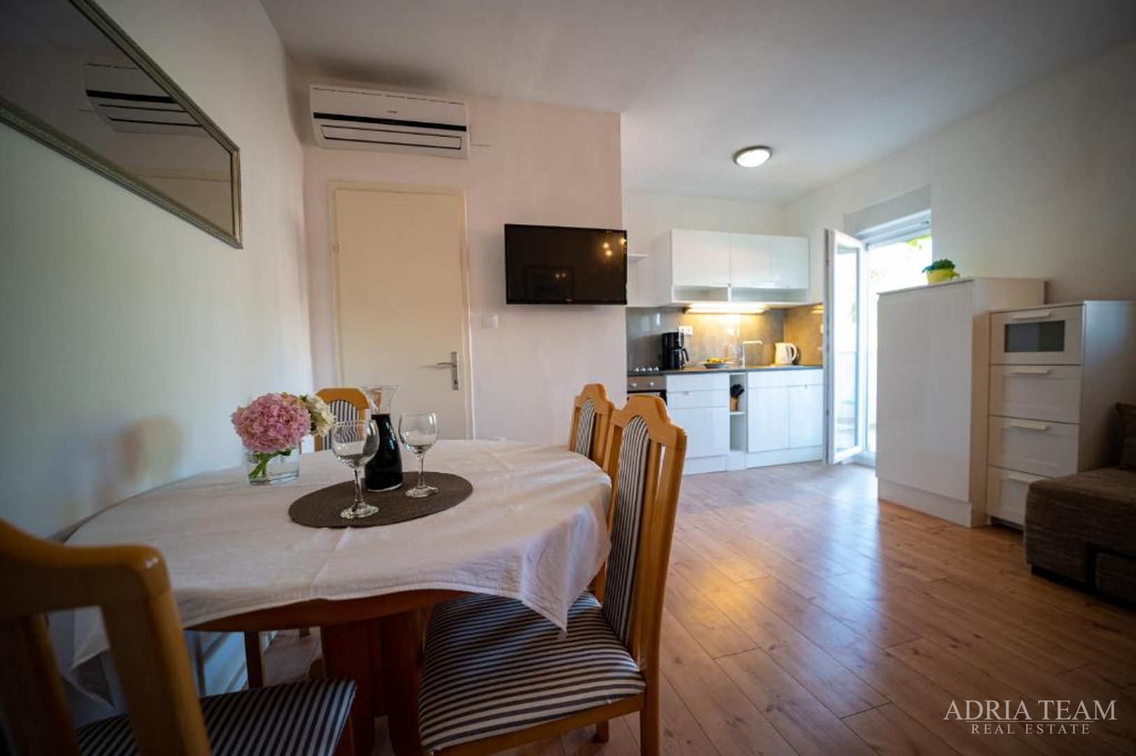 HOTEL - SUKOŠAN, ERSTE REIHE AM MEER