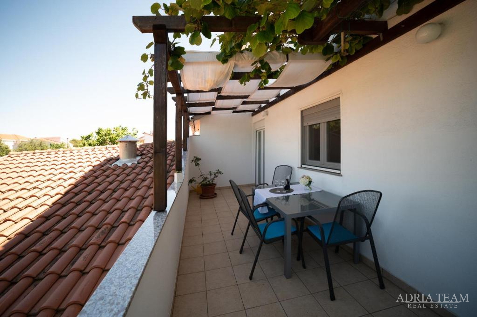 HOTEL - SUKOŠAN, ERSTE REIHE AM MEER