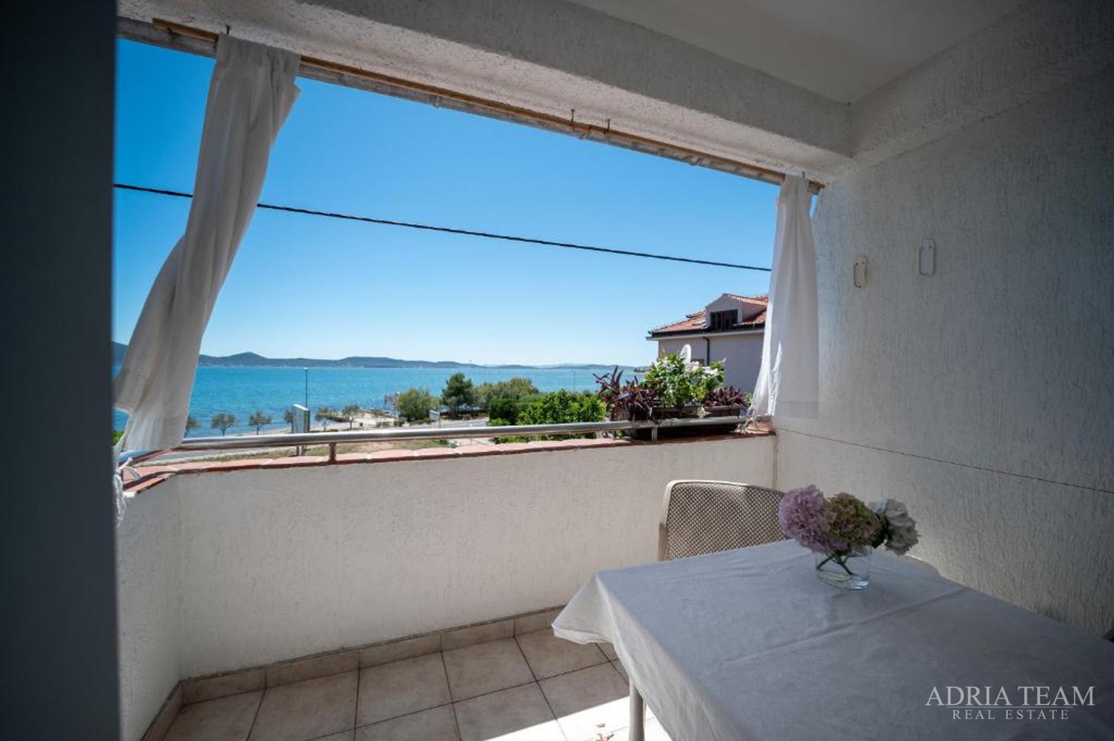 HOTEL - SUKOŠAN, ERSTE REIHE AM MEER