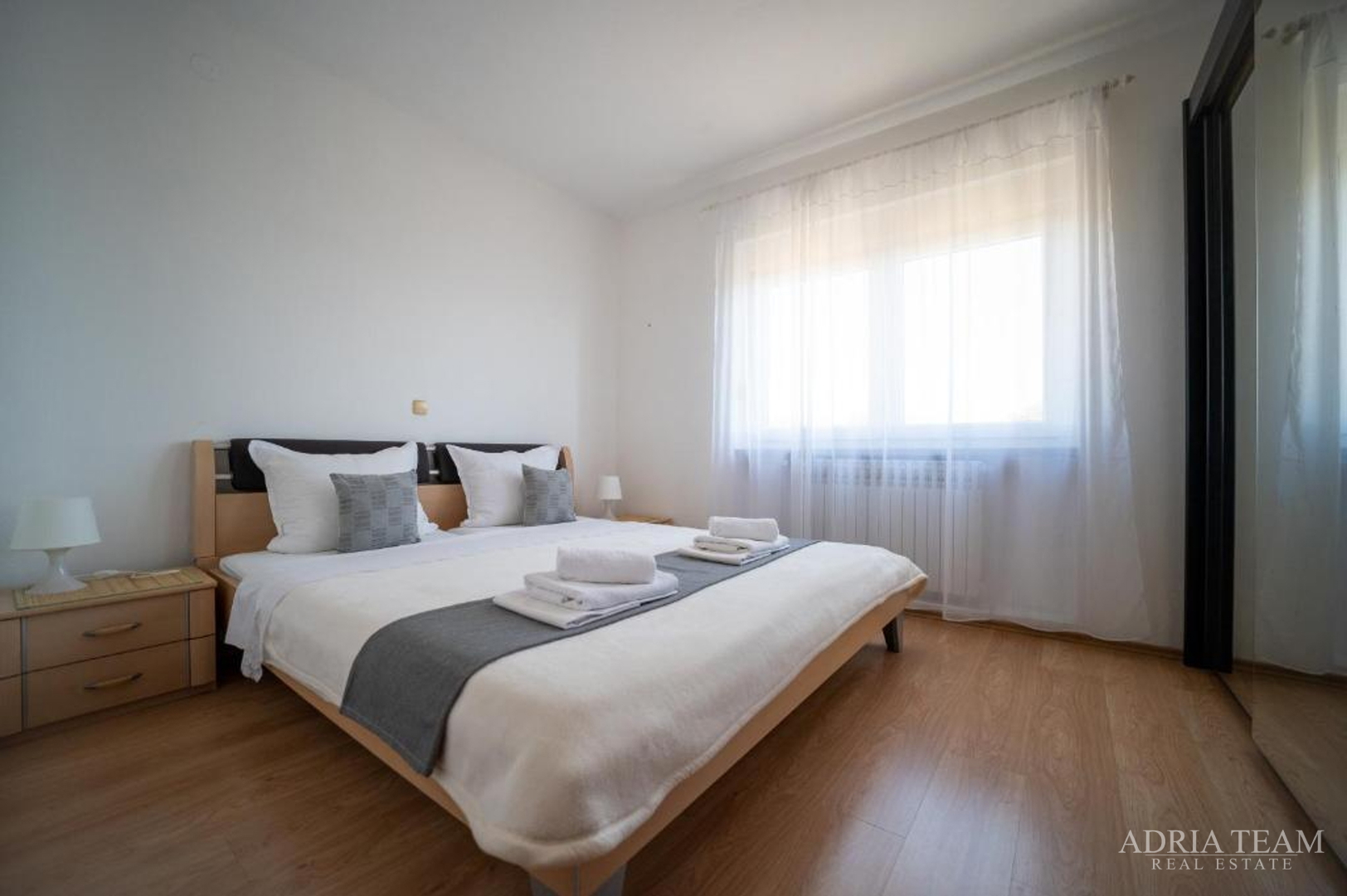 HOTEL - SUKOŠAN, ERSTE REIHE AM MEER