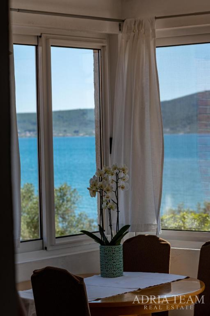 HOTEL - SUKOŠAN, ERSTE REIHE AM MEER