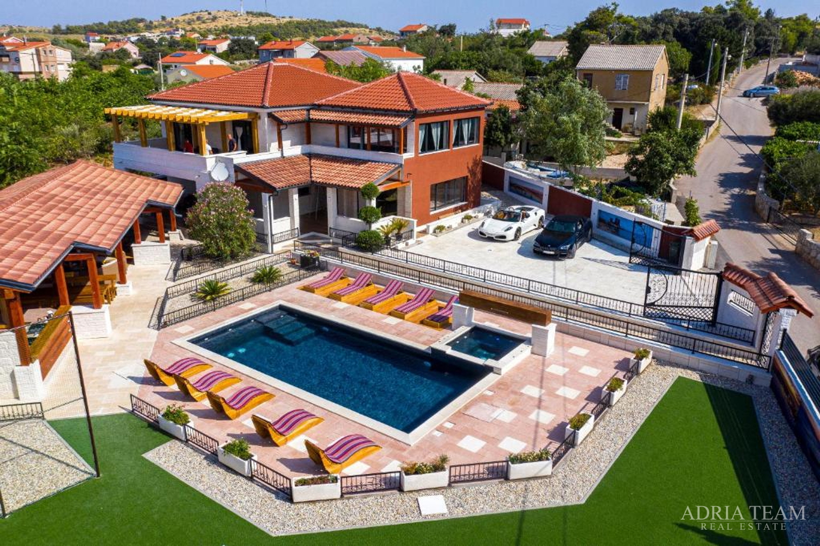 LUXURY VILLA WITH A POOL AND YARD, 750 m FROM THE SEA, VIR - ZADAR