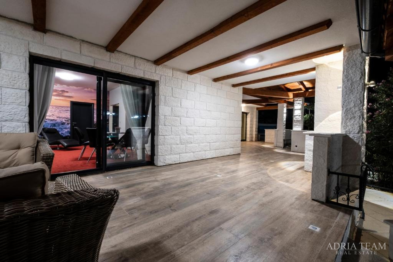 LUXURY VILLA WITH A POOL AND YARD, 750 m FROM THE SEA, VIR - ZADAR