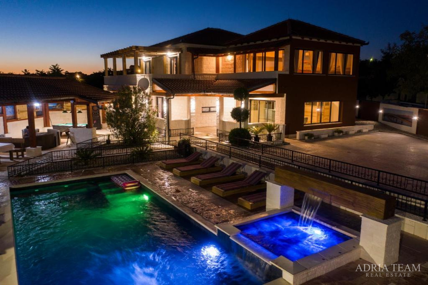 LUXURY VILLA WITH A POOL AND YARD, 750 m FROM THE SEA, VIR - ZADAR