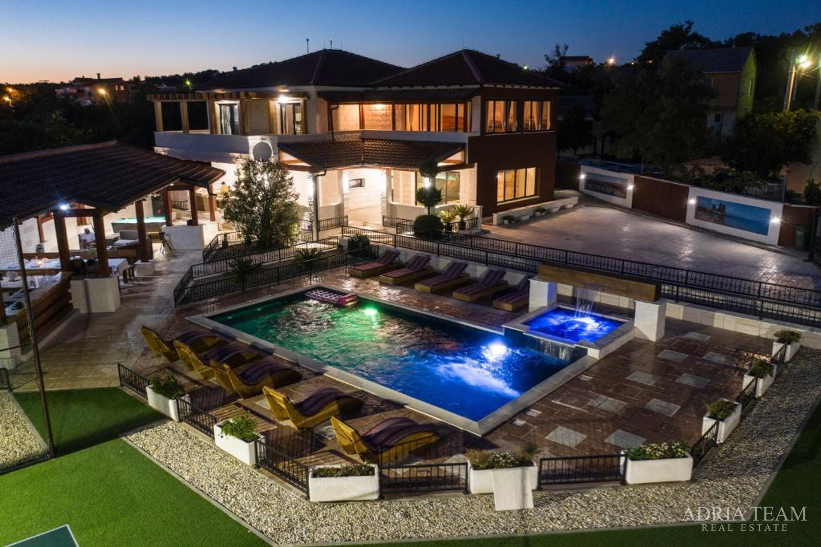 LUXURY VILLA WITH A POOL AND YARD, 750 m FROM THE SEA, VIR - ZADAR