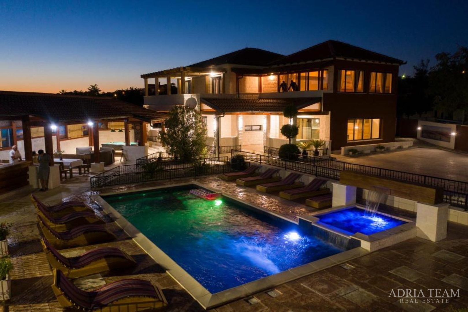 LUXURY VILLA WITH A POOL AND YARD, 750 m FROM THE SEA, VIR - ZADAR