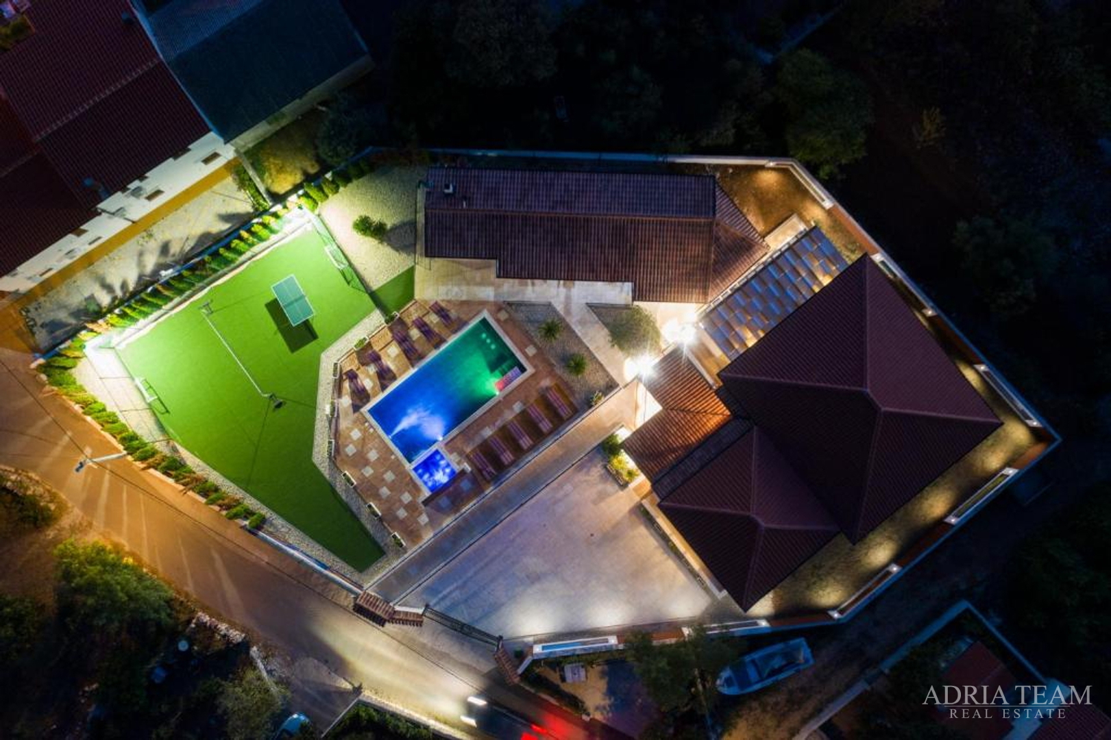 LUXURY VILLA WITH A POOL AND YARD, 750 m FROM THE SEA, VIR - ZADAR