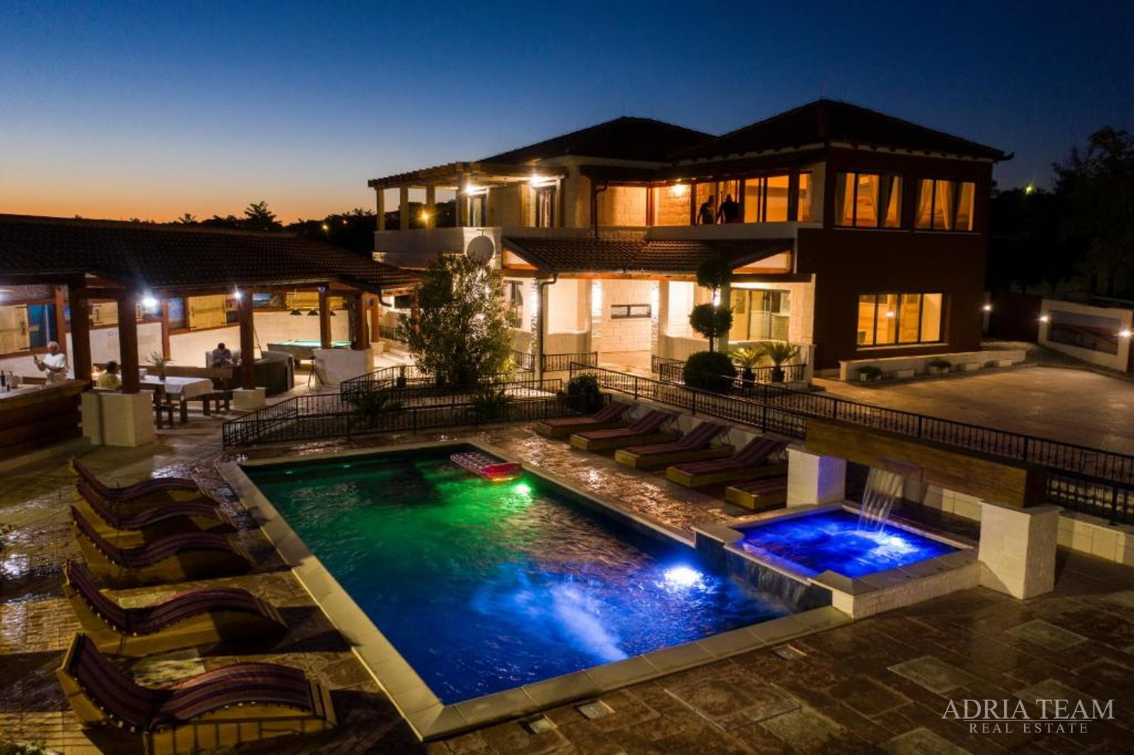 LUXURY VILLA WITH A POOL AND YARD, 750 m FROM THE SEA, VIR - ZADAR