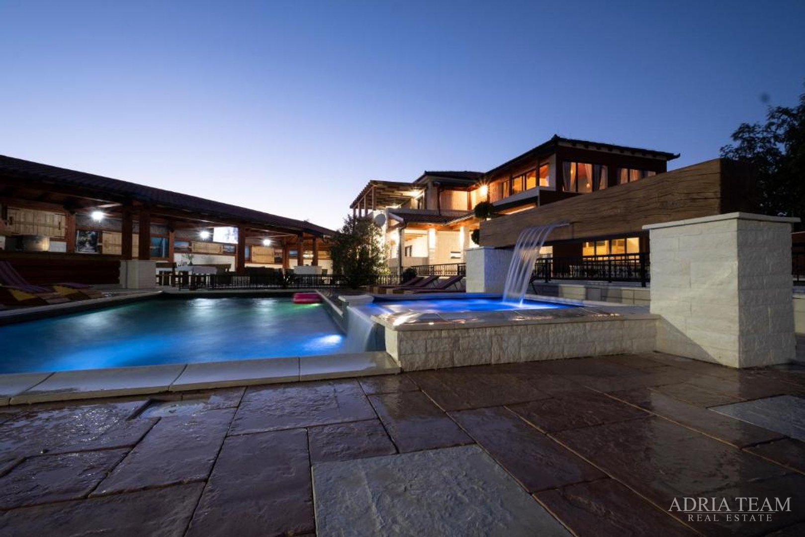 LUXURY VILLA WITH A POOL AND YARD, 750 m FROM THE SEA, VIR - ZADAR