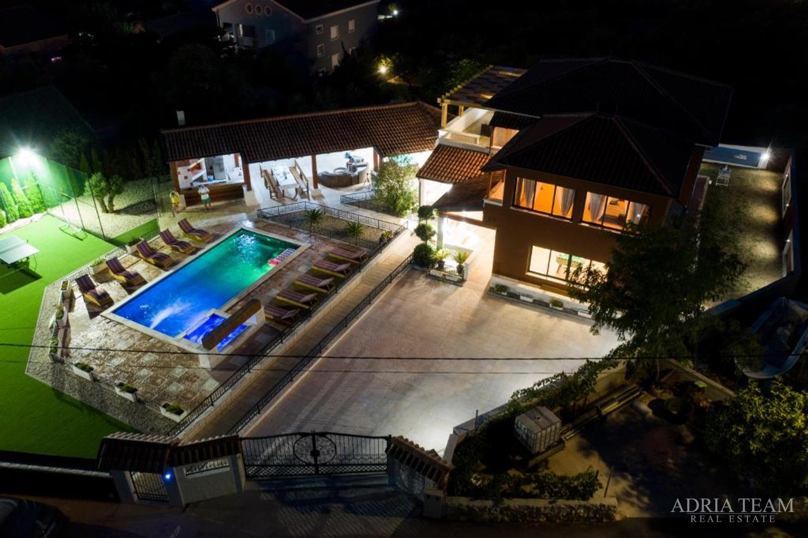 LUXURY VILLA WITH A POOL AND YARD, 750 m FROM THE SEA, VIR - ZADAR