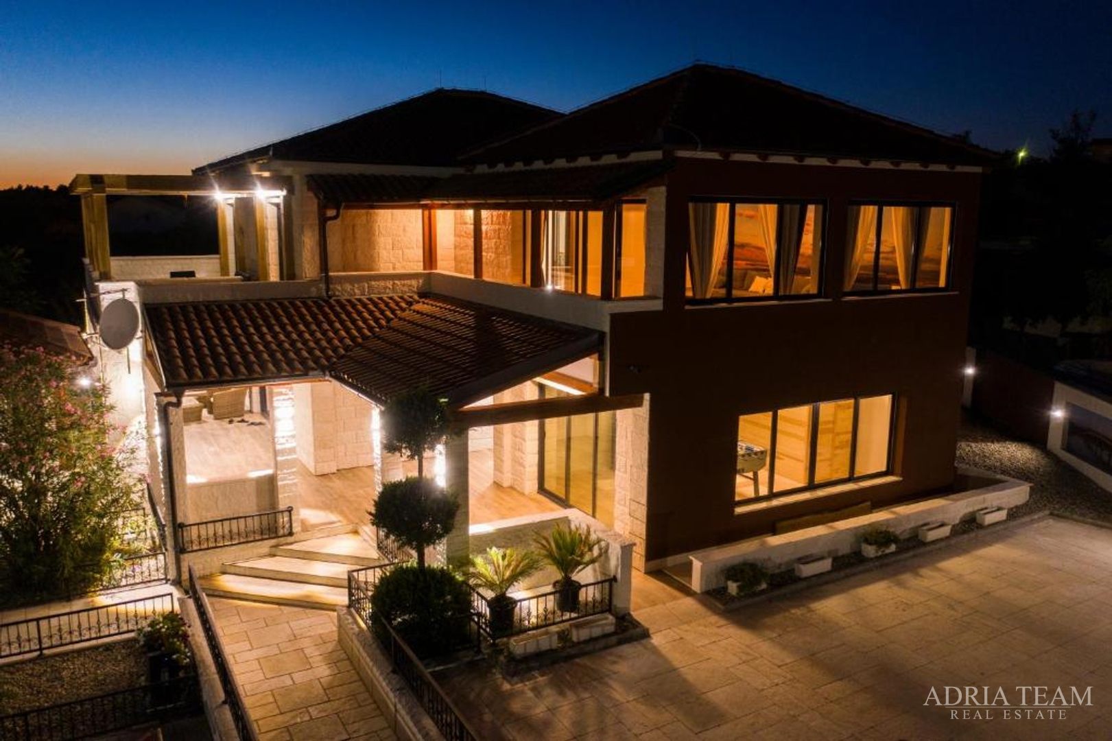 LUXURY VILLA WITH A POOL AND YARD, 750 m FROM THE SEA, VIR - ZADAR