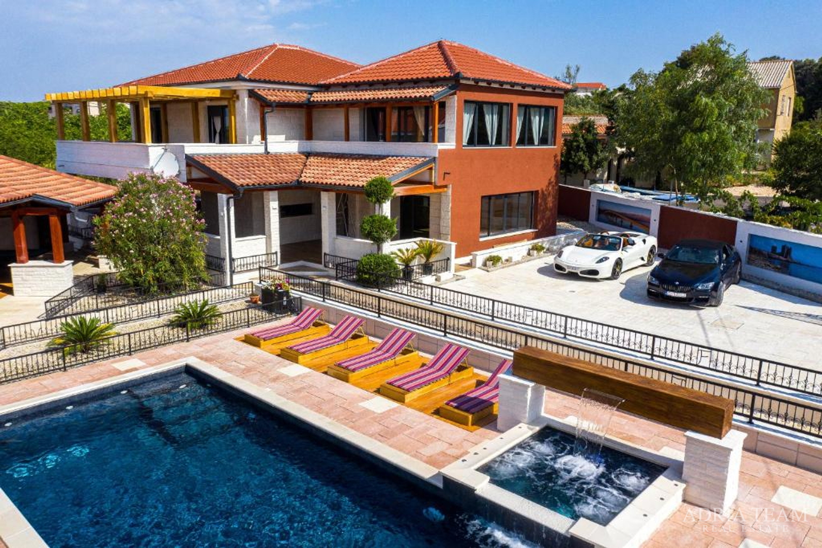 LUXURY VILLA WITH A POOL AND YARD, 750 m FROM THE SEA, VIR - ZADAR