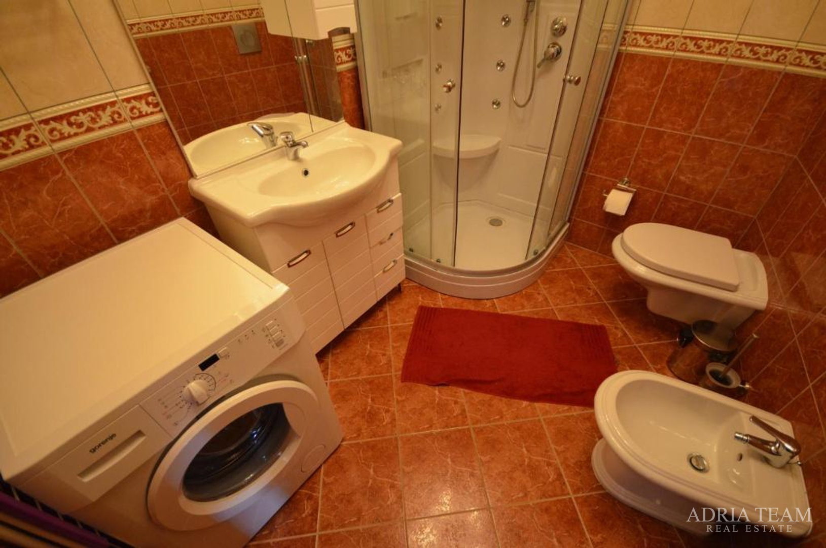 SAMOSTOJEĆA KUĆA S 5 APARTMANA, 200 m OD MORA, VIR - ZADAR