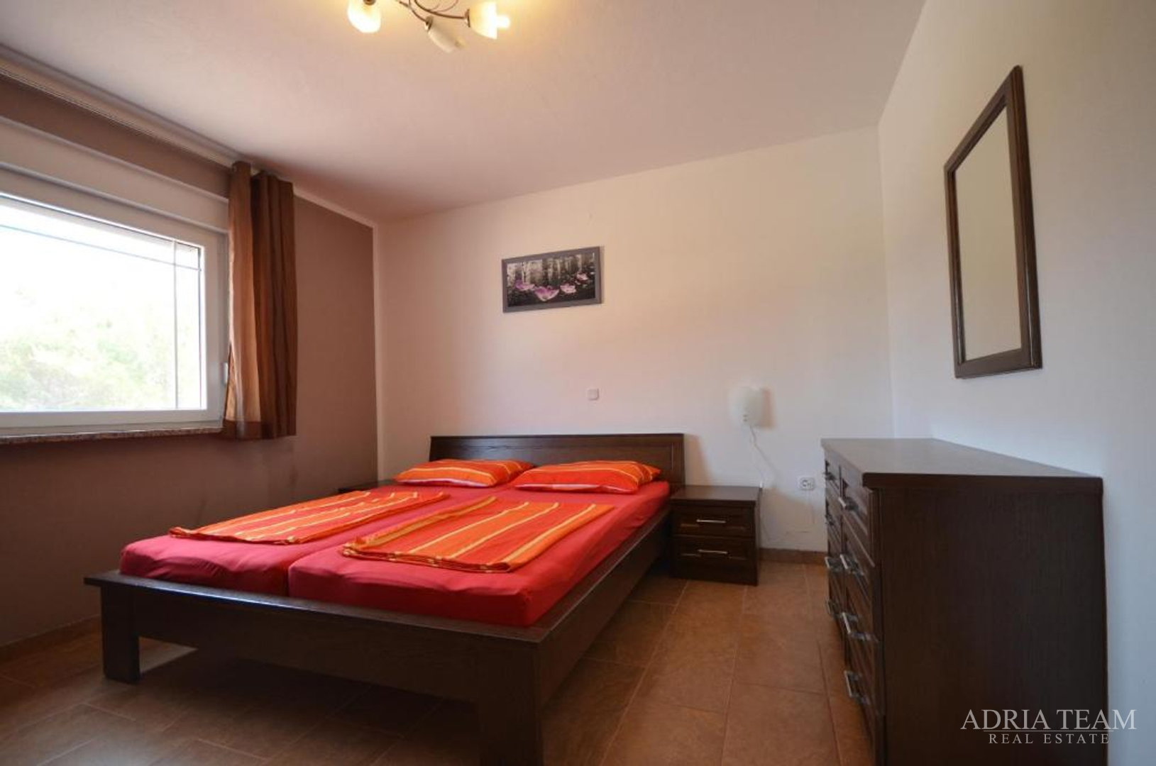 SAMOSTOJEĆA KUĆA S 5 APARTMANA, 200 m OD MORA, VIR - ZADAR