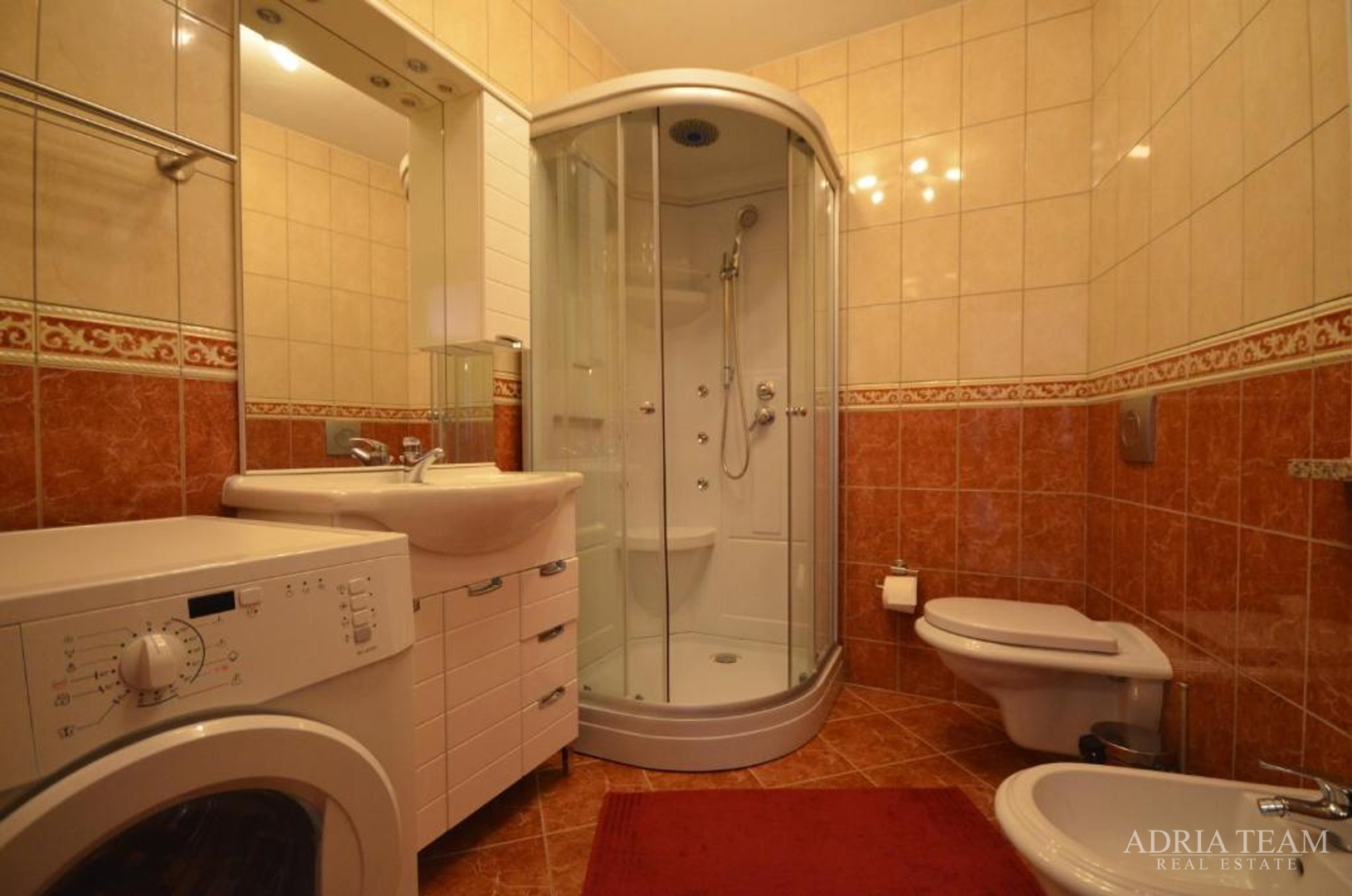 SAMOSTOJEĆA KUĆA S 5 APARTMANA, 200 m OD MORA, VIR - ZADAR